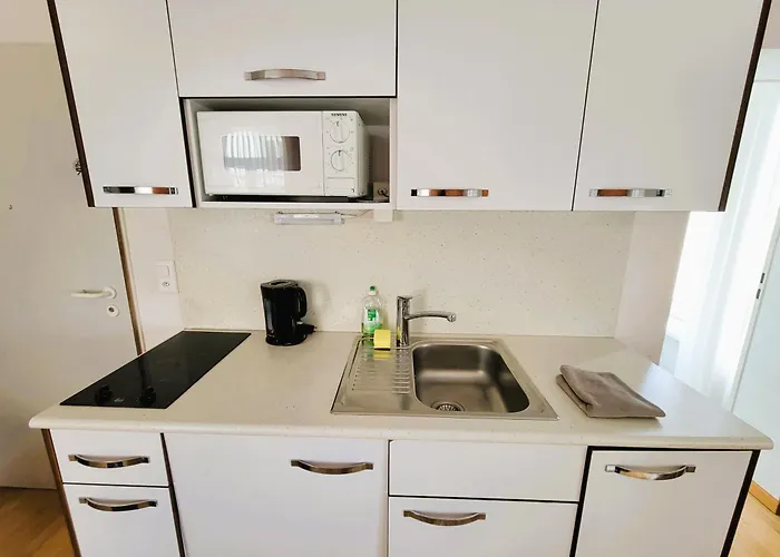 Renovated Near Sees - Self Checkin Apartment *